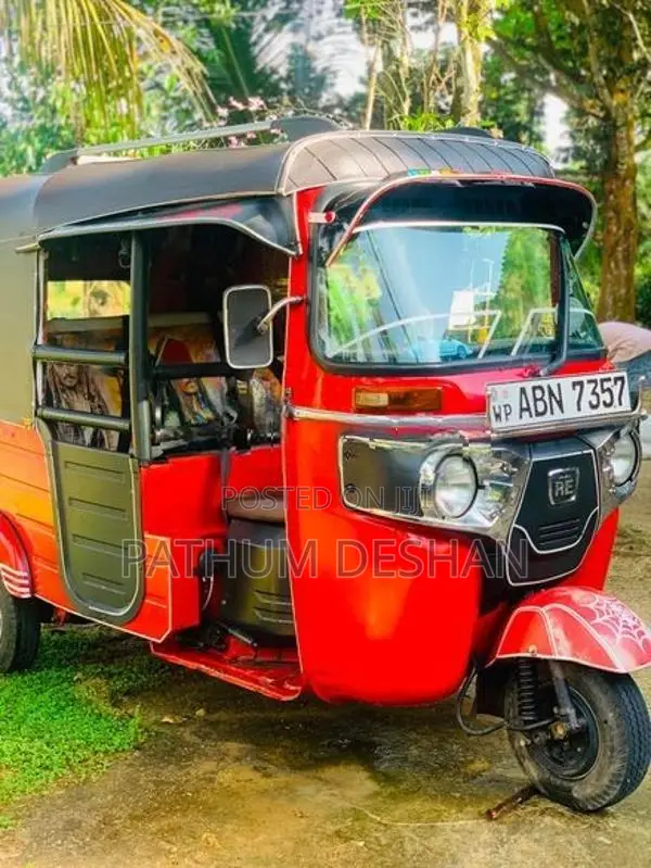 Bajaj RE 2016