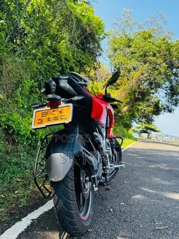 Bajaj Pulsar N160 2025
