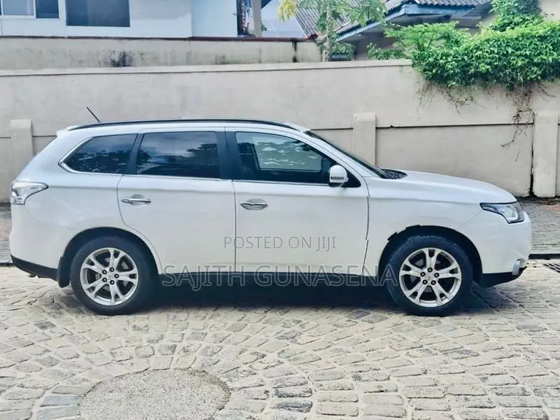 Mitsubishi Outlander 2013