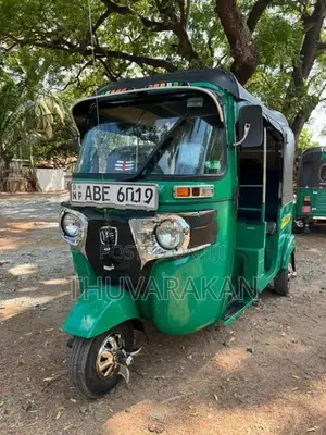 Bajaj RE 2015