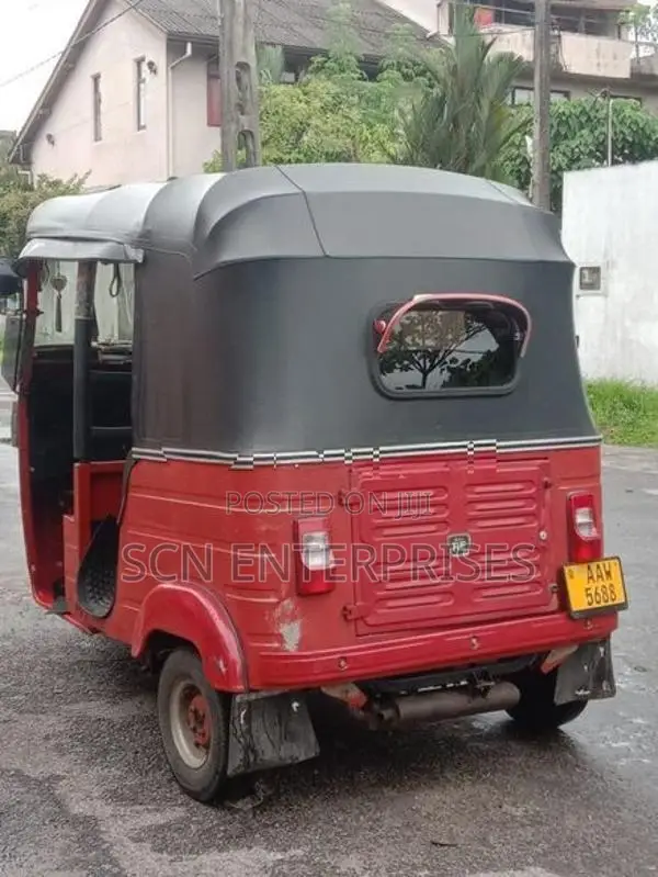 Bajaj RE 2015