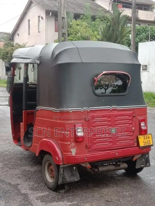 Bajaj RE 2015