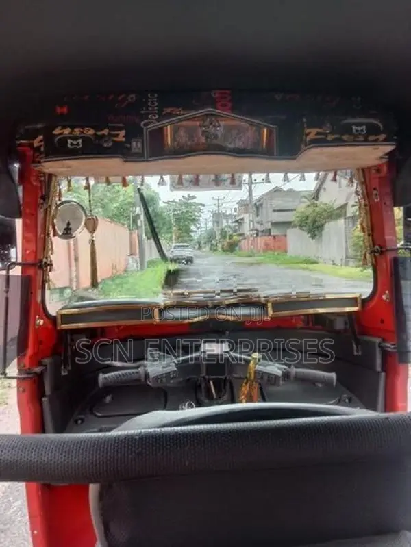 Bajaj RE 2015