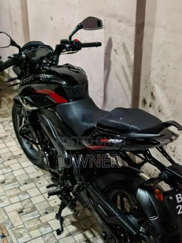 Bajaj Pulsar NS200 2025