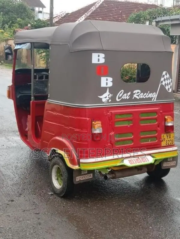 Bajaj RE 2010
