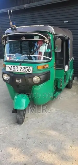 Bajaj RE 2018