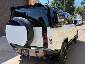 Land Rover Defender 110 2024