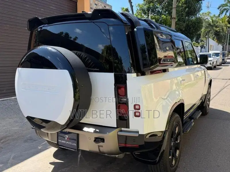 Land Rover Defender 110 2024