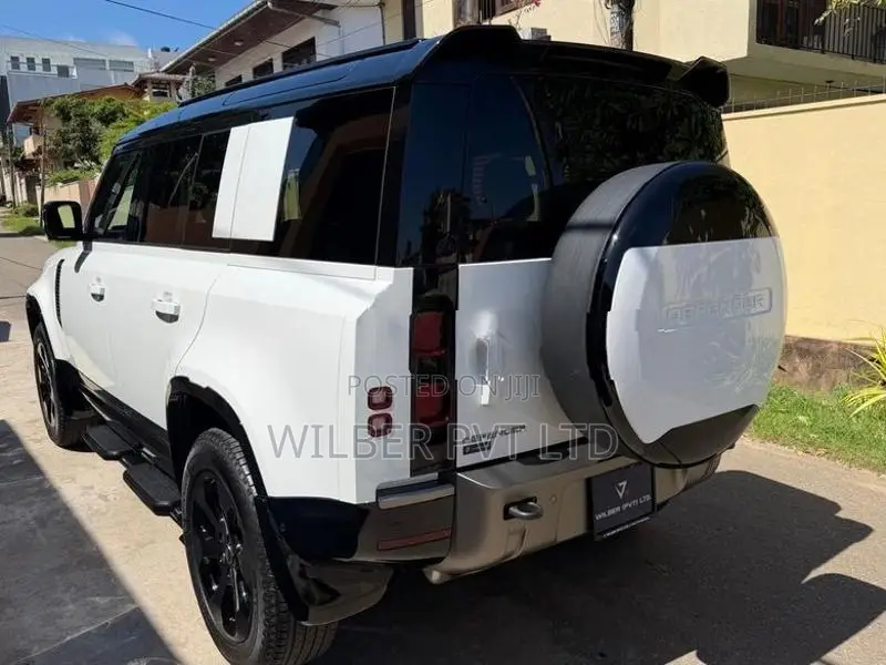 Land Rover Defender 110 2024