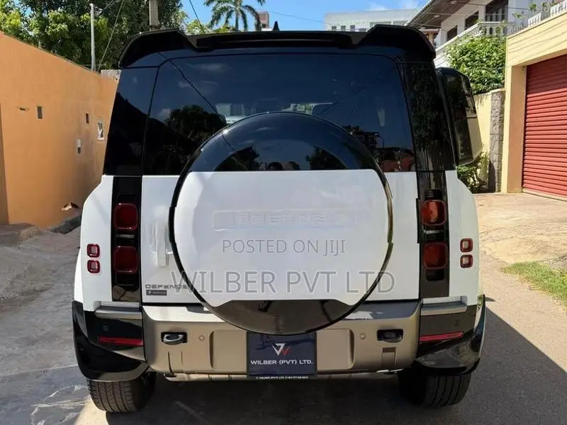 Land Rover Defender 110 2024