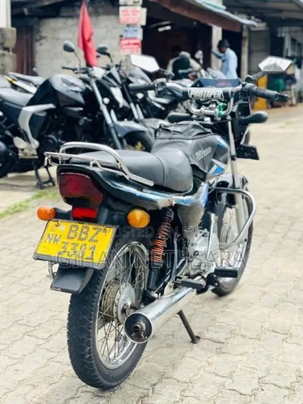 Bajaj CT100 2015