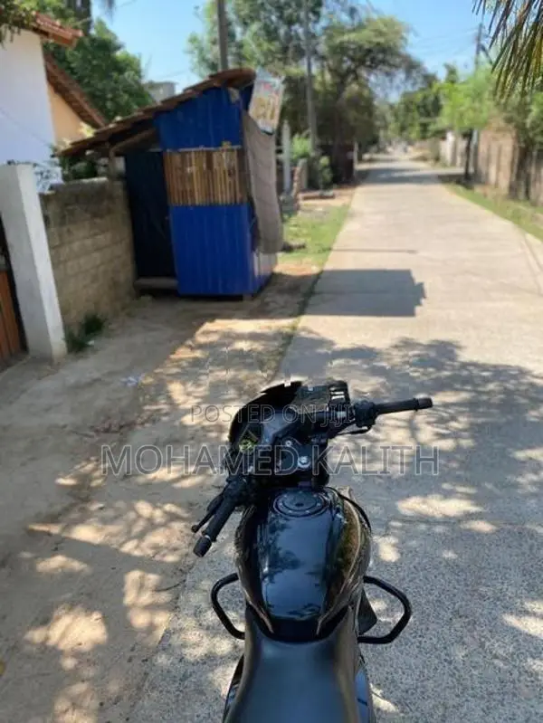 Bajaj Pulsar 220F 220 2012