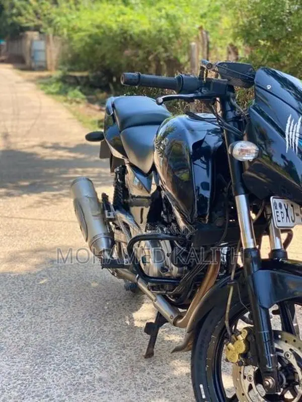 Bajaj Pulsar 220F 220 2012