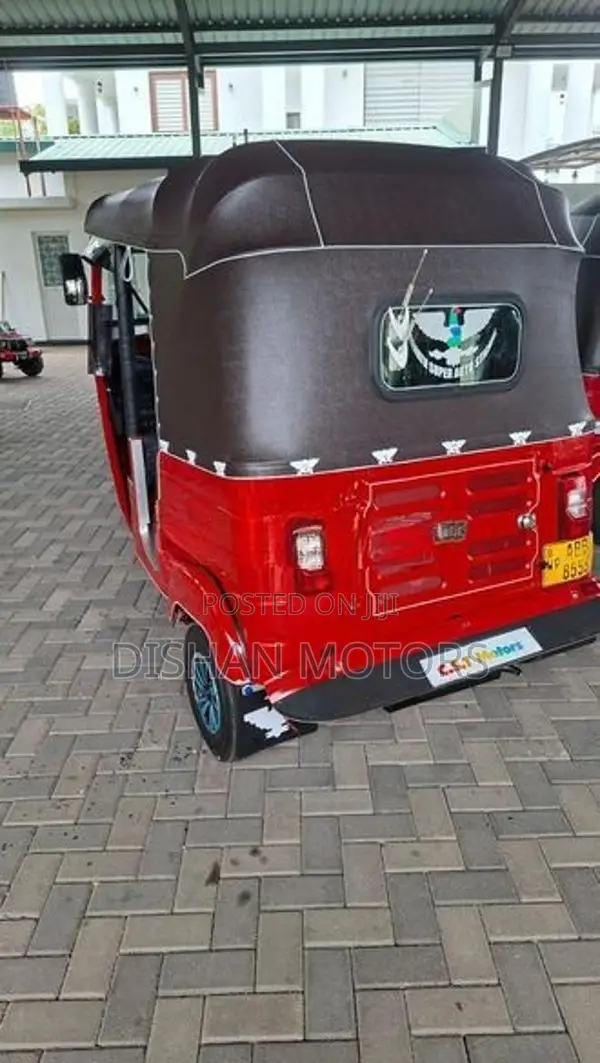 Bajaj RE 2015