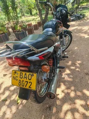 Bajaj CT100 2013