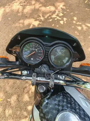 Bajaj CT100 2013
