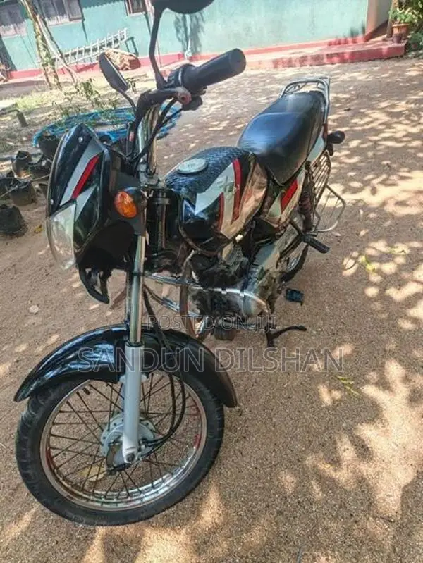 Bajaj CT100 2013