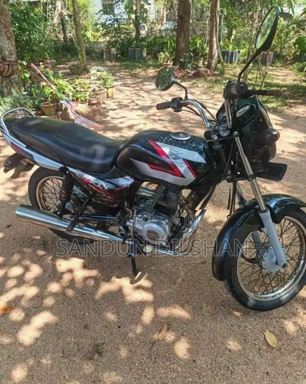 Bajaj CT100 2013