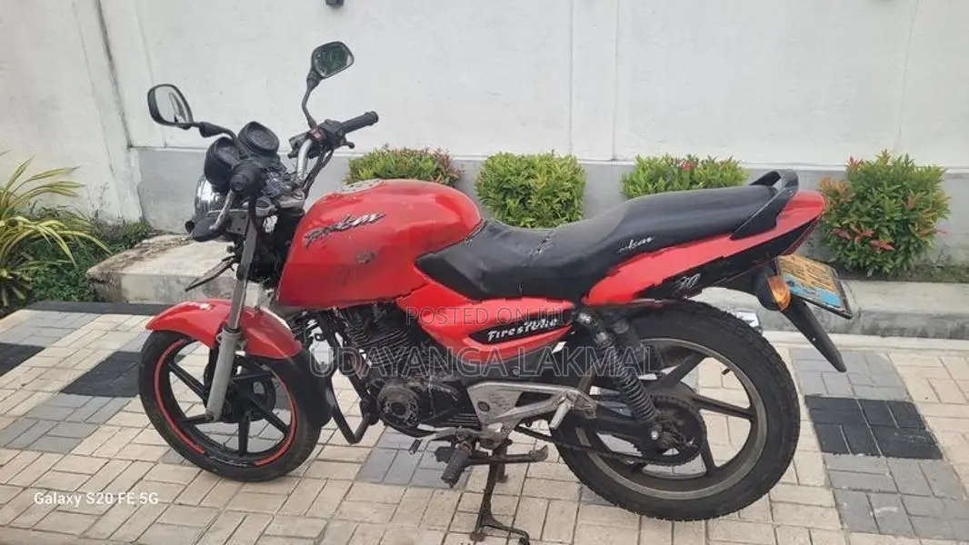 Bajaj Pulsar 180 2004