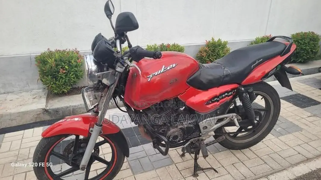 Bajaj Pulsar 180 2004