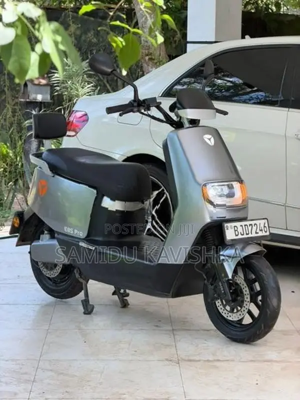 Yadea E8S S Pro 2023