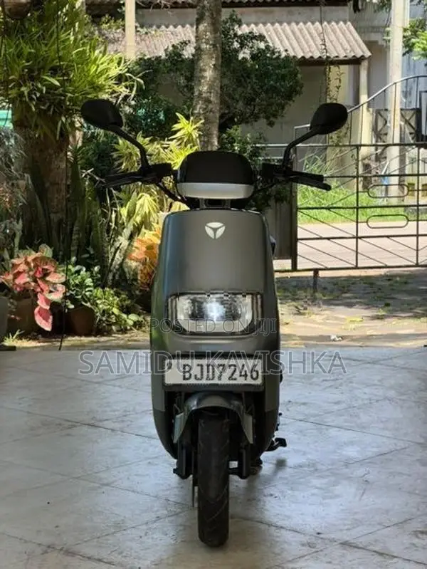 Yadea E8S S Pro 2023