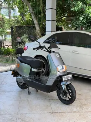 Yadea E8S S Pro 2023
