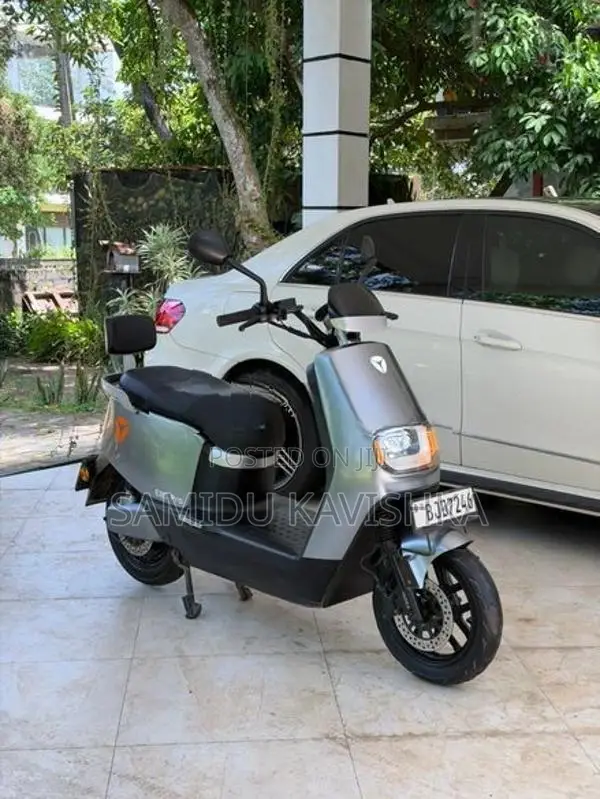 Yadea E8S S Pro 2023