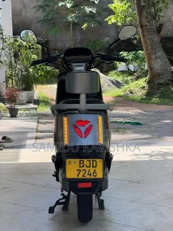 Yadea E8S S Pro 2023