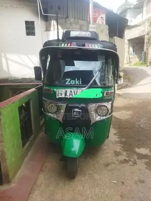 Bajaj RE 2015