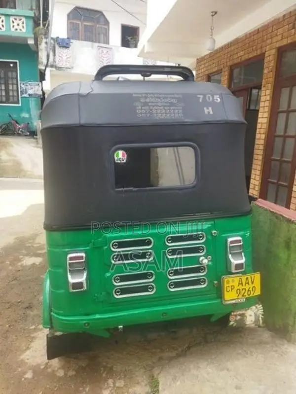 Bajaj RE 2015