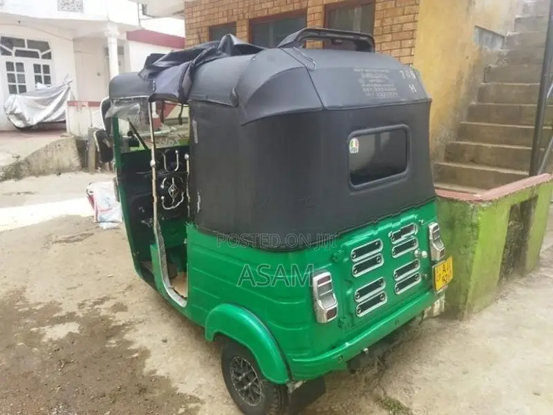 Bajaj RE 2015