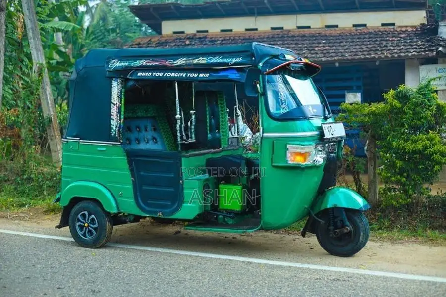 Bajaj RE 2011
