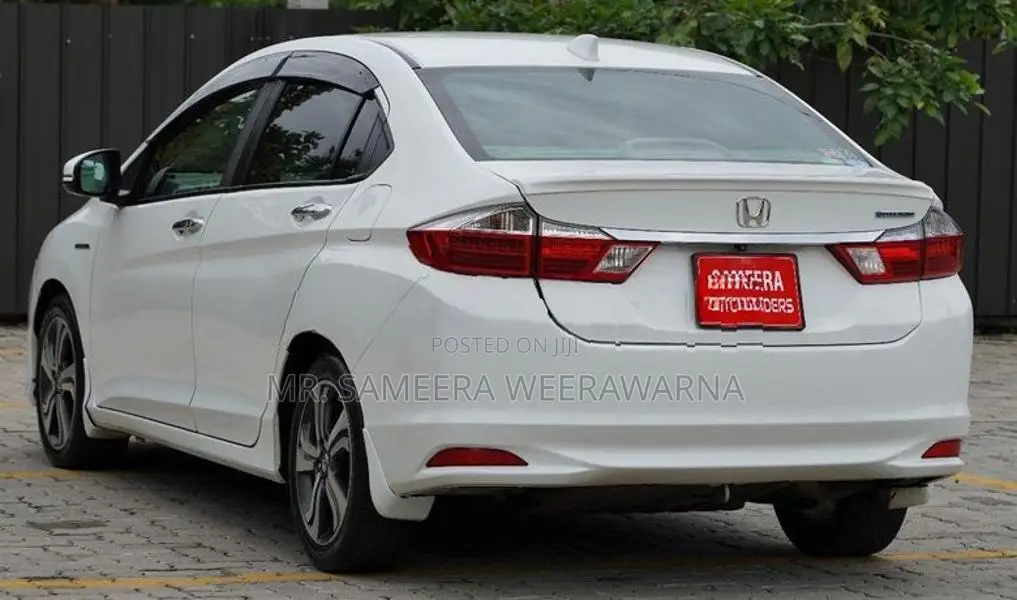 Honda Grace 2015