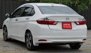 Honda Grace 2015