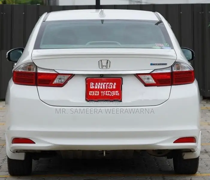 Honda Grace 2015