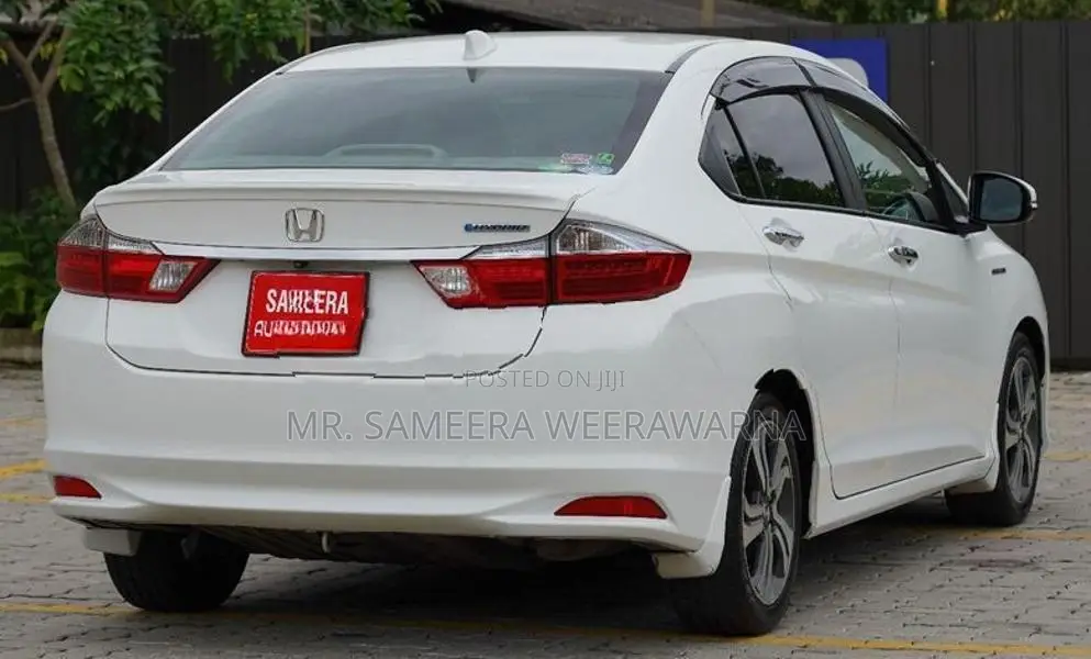 Honda Grace 2015