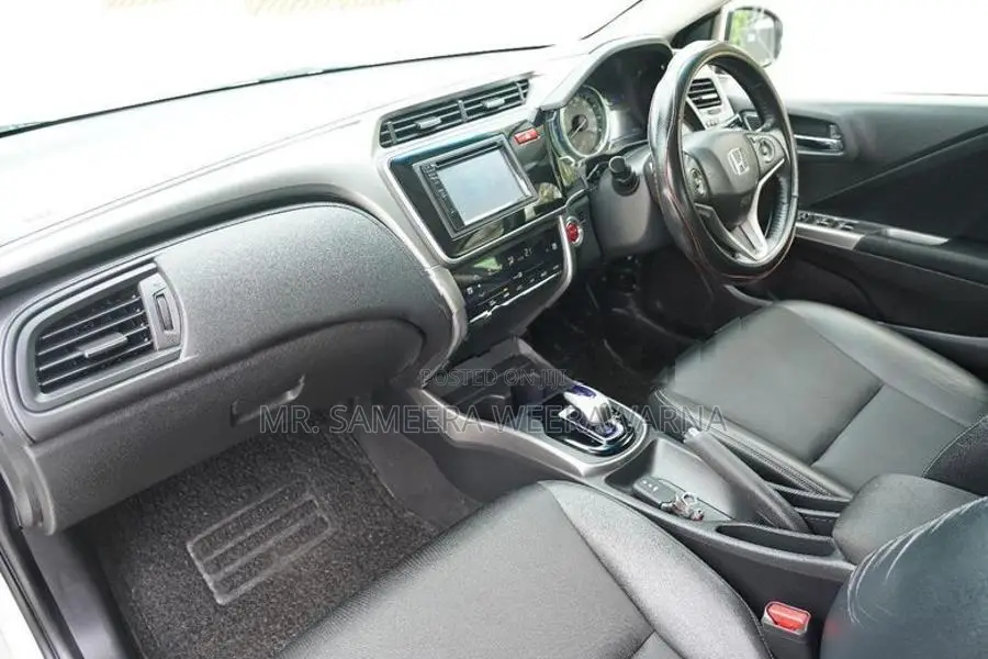Honda Grace 2015