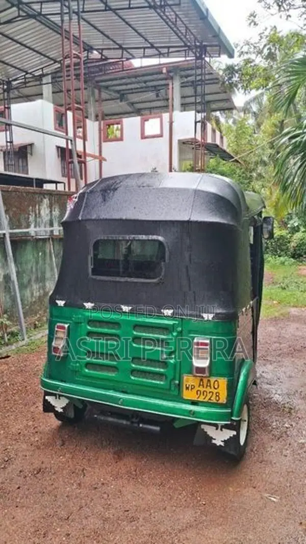 Bajaj RE 2014