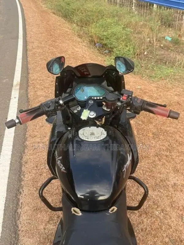 Bajaj Pulsar 220F 2010