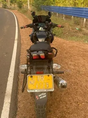 Bajaj Pulsar 220F 2010