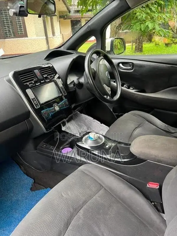 Nissan Leaf AZE0 2012