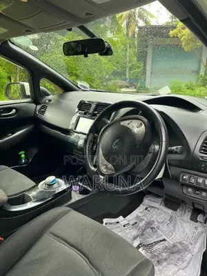 Nissan Leaf AZE0 2012