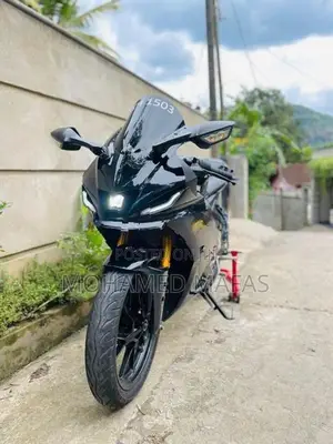 Yamaha R15 V4 2025