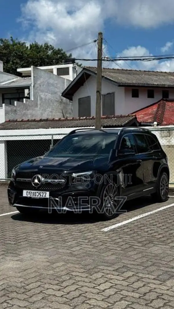 Mercedes Benz GLB 200 2025