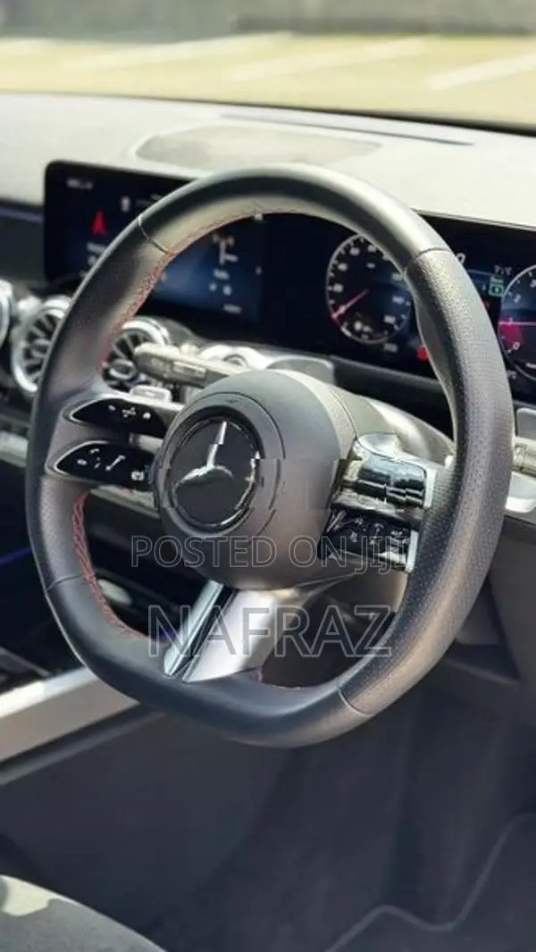 Mercedes Benz GLB 200 2025