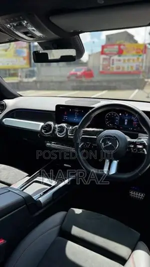 Mercedes Benz GLB 200 2025