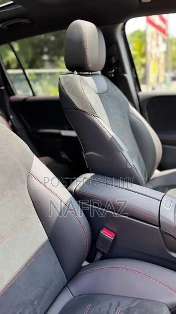 Mercedes Benz GLB 200 2025