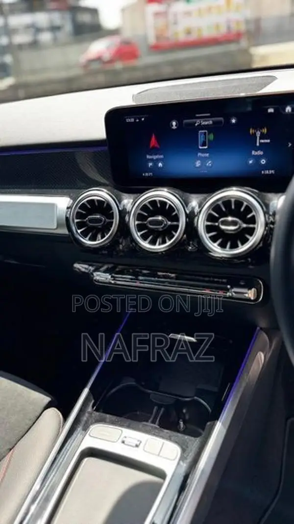 Mercedes Benz GLB 200 2025