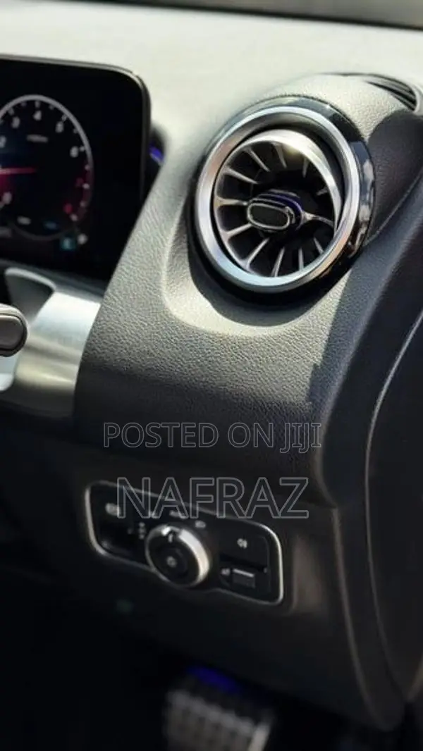 Mercedes Benz GLB 200 2025